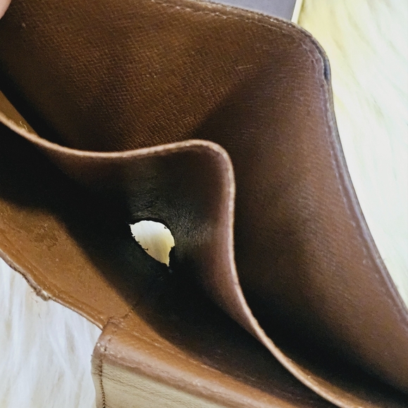 ❣️Louis Vuitton Men's Marco Wallet❣️ - Picture 13 of 17